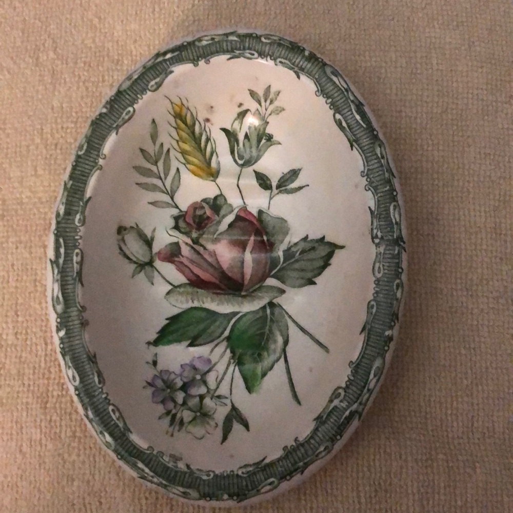 Vintage green soap dish 6in long & 4 1/2 wide.